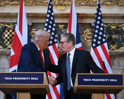 Donald Trump Directs Criticism on Putin and Commends UK in Joint Appearance with Starmer